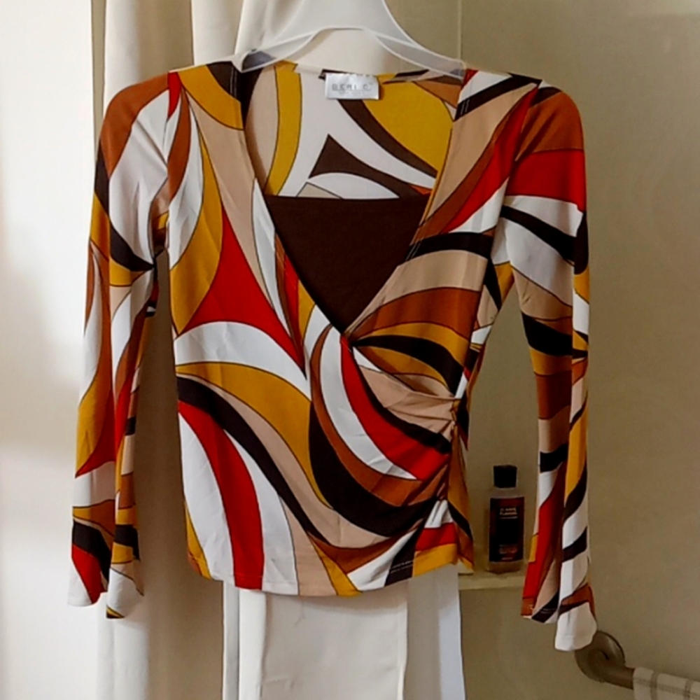 Woman's top. Geri c. New York. Medium. Multi color.